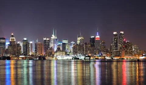 New york city manhattan midtown skyline at night Stock Photos