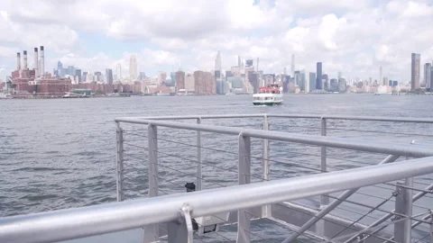 New York City skyline from ferry boat. Manhattan midtown, Empire State, Chrysler 库存影片 300428853
