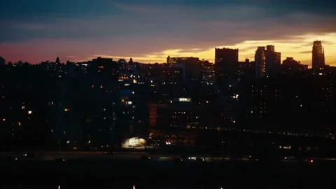 New York City skyline sunset over buildings, day to night, time lapse Vídeos de archivo 233980153