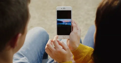 New York - Dec 01, 2017: Over shoulder view on the couple scrolling pictures on Stock Footage 83059242