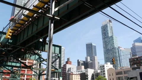 New York elevated subway, metropolitan bridge, metro track above street. Railway 库存影片 300429521