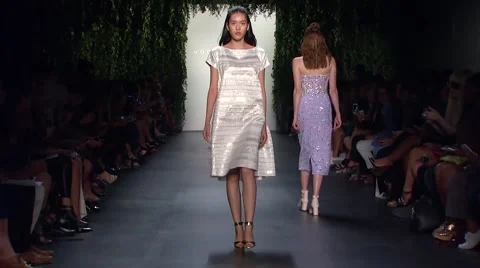 New York Fashion Week 2015 - Noon by Noor Spring Collection Vidéo 54752860