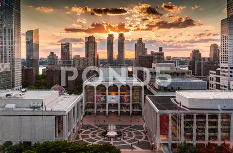 New York, NY, USA - June 22,2016: On a summer's evening, visitors came to enj Stock Photos