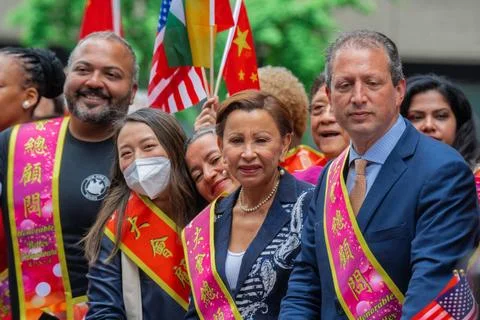 New York s First AAPI Parade New York City Comptroller Brad Lander joins h... Foto stock