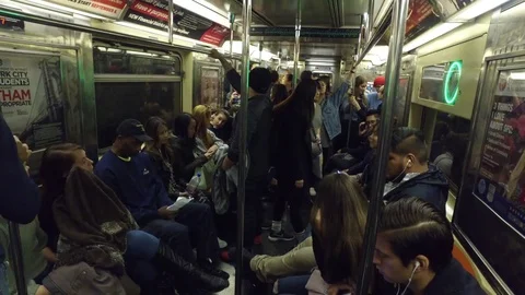 New york subway Vídeos de archivo 72565137
