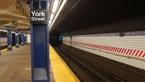 New York subway station, underground metropolitan platform sign. Metro railway 库存影片 311797553