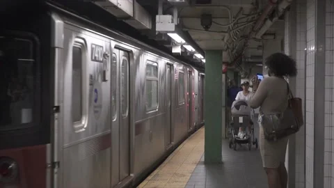 New York subway train into platform -slow motion 4K 스톡 동영상 162908816