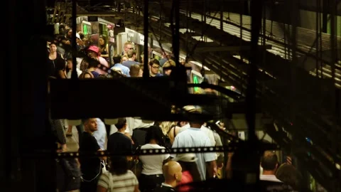 New Yorkers Commuting Through Union Square Subway Station Vídeo Stock 229353668