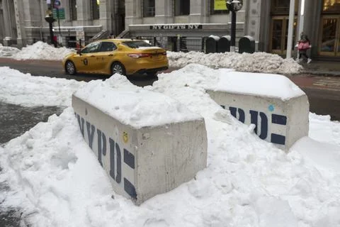 New Yorkers react to snow storm after it passes, New York, USA - 26 Jan 2026 Stock Photos