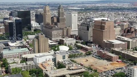 Newark Skyscraper Cluster Above Cleared Construction Ground Vídeos de archivo 109372348