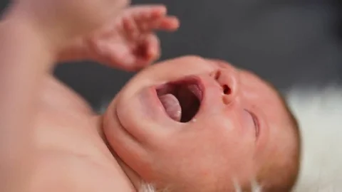 Newborn baby crying in the bed Stock-Footage 69207110