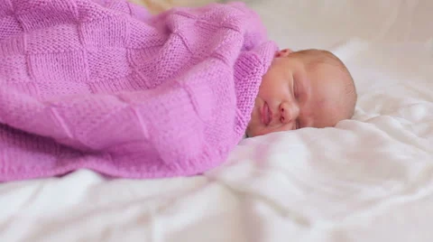 Newborn baby 動画素材 49575450
