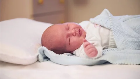 Newborn baby Video stock 83541195