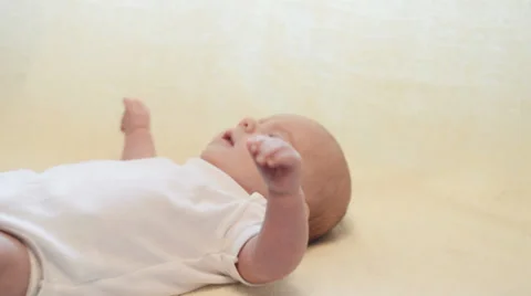 Newborn baby laughs Stock-Footage 34346424