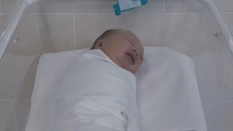 Newborn cries in the crib Video stock 80536663