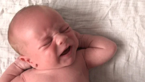 Newborn crying Stock-Footage 94225570