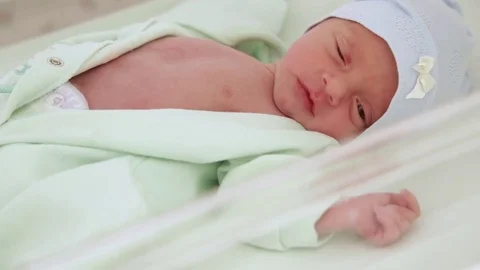 Newborn lies in the crib Stock-Footage 81919103