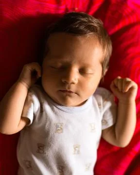 Newborn sleeping peacefully 库存照片