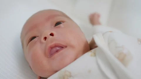 Newborn's Contemplative Gaze 库存影片 337523645