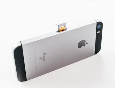 Newest Apple Computers iPhone SE smartphone SIM card change Foto stock