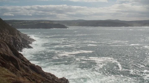 Newfoundland Coast off of St. John's waves in the Atlantic Harbour Vidéo 111399291