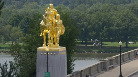 Newly Gilded Valor Statue in Washington DC 動画素材 343657846