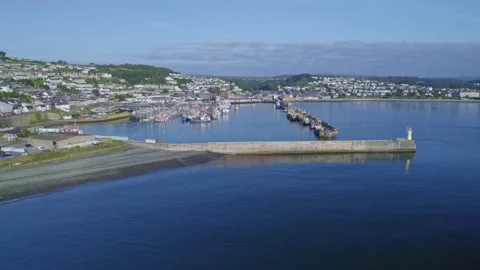 Newlyn Cornwall Reverse Drone View Harbour 4K Vídeos de archivo 221276288