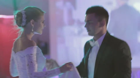 Newlyweds dancing their first dance Video stock 47808592