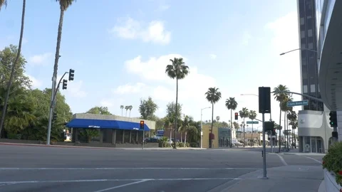 News Van Races down empty street - Santa Monica &amp; Wilshire - Beverly Hills 库存影片 127407634