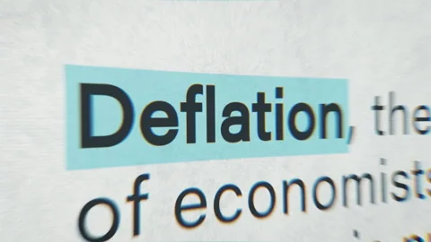 Newspaper article headlines about deflation, concept decrease in price level 库存影片 258658668