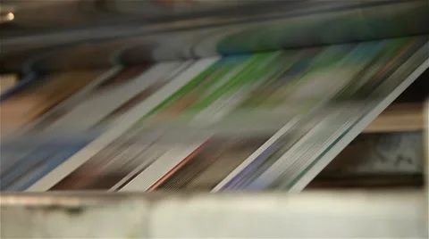 Newspaper being printed in printing press, slider shot Stockbeeldmateriaal 57322146