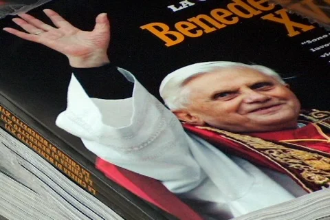 Newspaper with pope Benedict XVI. Stock Footage 233264