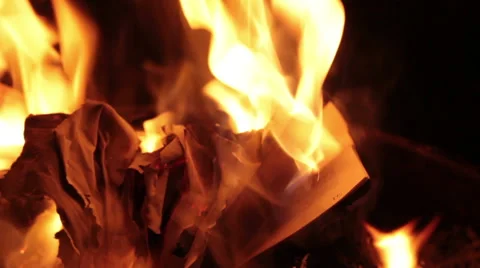 Newspaper sheets burning in bonfire. Video stock 48982917