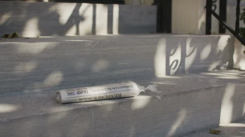 Newspaper on stoop. Video stock 102789168
