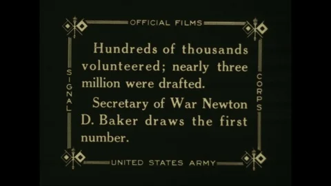 Newton D. Baker draws the first number of the draftee volunteers - 1914-1918 Vídeos de archivo 86441862