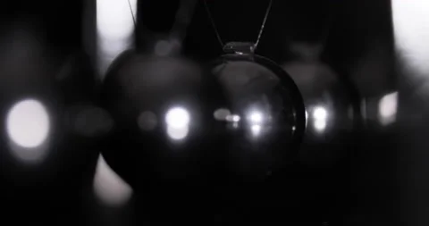 Newton's Cradle in Close-Up. Pendulum Wave. Metal Balls Видео 138502935