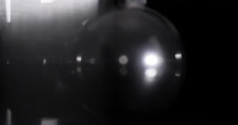 Newton's Cradle in Close-Up. Pendulum Wave. Metal Balls Vídeo Stock 138503572