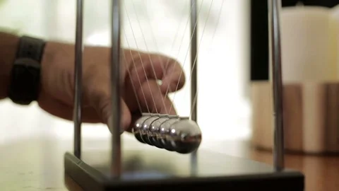 Newton's cradle 스톡 동영상 76733549