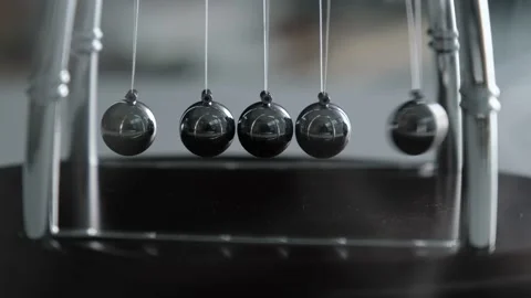 Newtons Cradle 動画素材 186925208