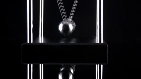 Newton's Cradle Slow Motion Vídeo Stock 92521608