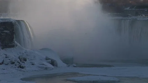 Niagara Falls in Winter Vídeos de archivo 72571580