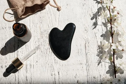 A nice black gua sha scraper made of natural stone in the shape of a heart,.. Fotos Stock