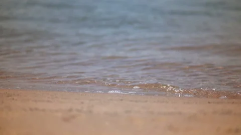 Nice chill beach with blue water Vídeo Stock 128631997