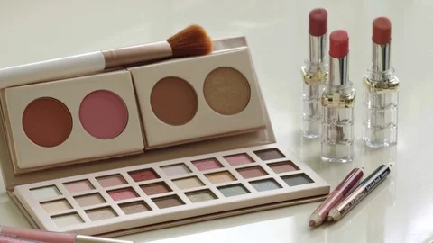 Nice cu pan makeup eye shadow pallet made from Petroleum petrochemical refining  Stock Footage 120038475