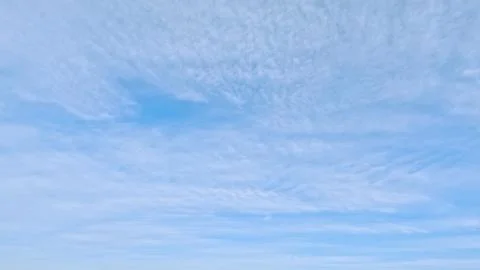 Nice huge clouds in the blue sky bg - photo of nature Foto stock