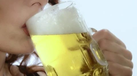 Nice lady drinking beer, close up 库存影片 30940574
