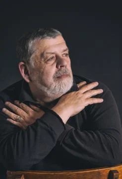 Nice low key portrait of bearded Caucasian man meditating in darkness Foto stock