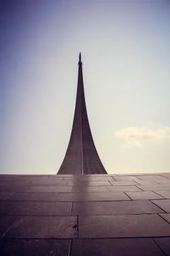 Nice Monument to the Conquerors of Space Фото