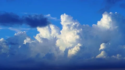 Nice moving white cirrus cloud in horizon, Beautiful blue sky and cloudscape 스톡 동영상 234794823