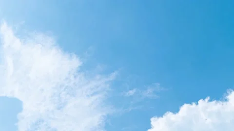 Nice moving white cirrus cloud in horizon, Beautiful blue sky and cloudscape 스톡 동영상 236287852
